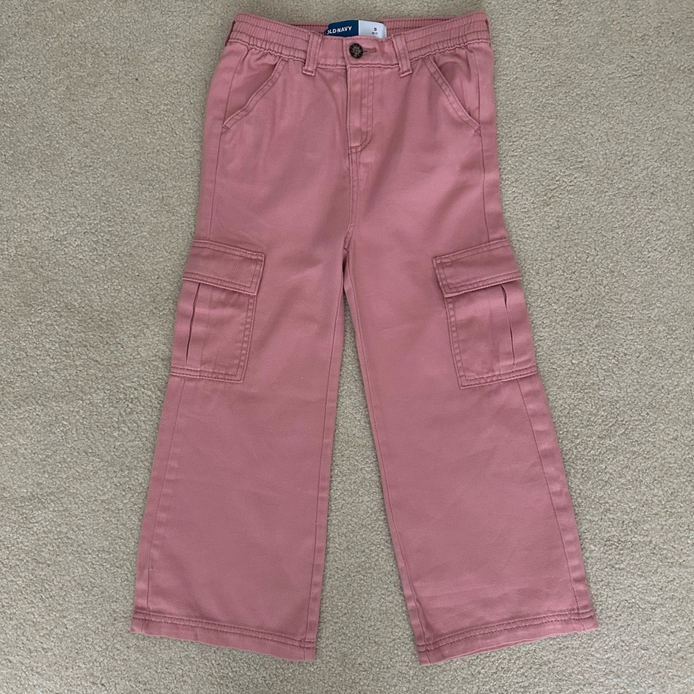 Baggy Cargo Pants For Girls, Soft Pink
Sz S (6-7)
Like New